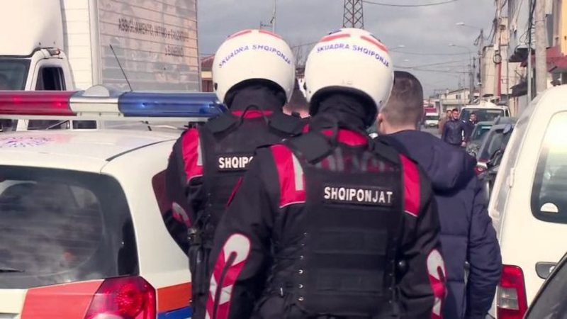 Po grabiste makinën, ‘Shqiponjat’ kapin në flagrancë ‘skifterin’ 24-vjeçar policia 2