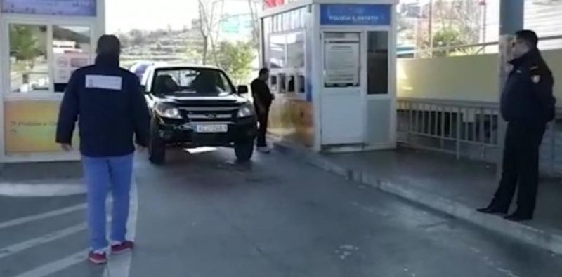 Ishte shpalur “person i padëshiruar” nga pala greke, 21-vjeçari tenton të korruptojë policin në Kakavijë policia 4
