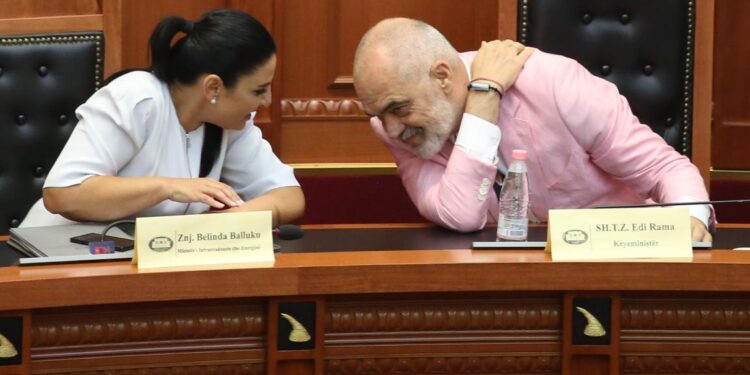 Nga xhaketa rozë e Ramës tek të qeshurat me Ballukun, çfarë nuk u pa sot në Kuvend 9 rama balluku 750x375 1