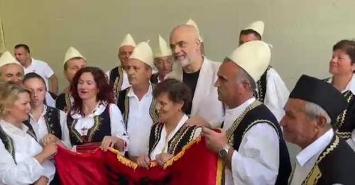 Rruga Kardhiq-Delvinë, grupi polifonik i dedikon këngë Ramës: Këtu mezi shkonin trimat, tani lidhet në pak minuta rama delvine kardhiq