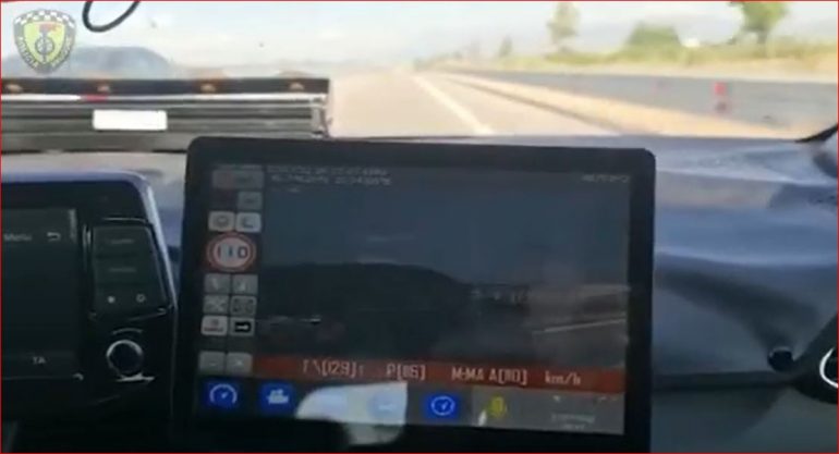 Makina inteligjente ‘djeg’ 53 patenta, mbi 2 mijë gjoba në vetëm 24 orë thtrjh 1 770x417 1