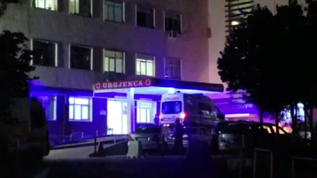 Sarandë/ Turistja polake rrëzohet në tualet dhe merr plagë të rënda në kokë, transportohet me urgjencë drejt Tiranës urgjenca spitali