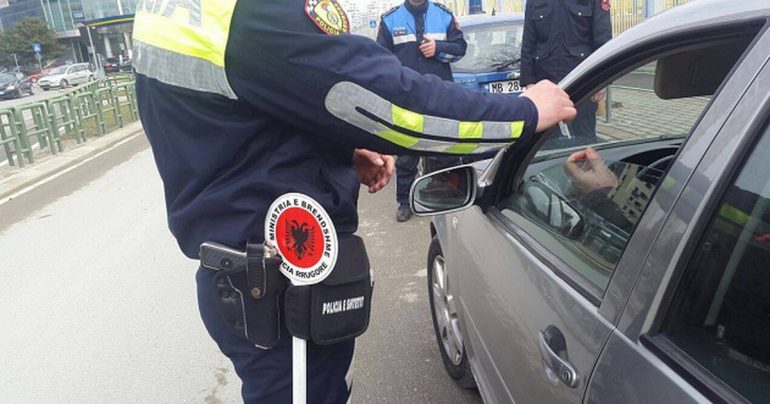 21 qytetarë të arrestuar, të dehur dhe pa leje drejtimi 1200 630 policia rrugore 770x404 1