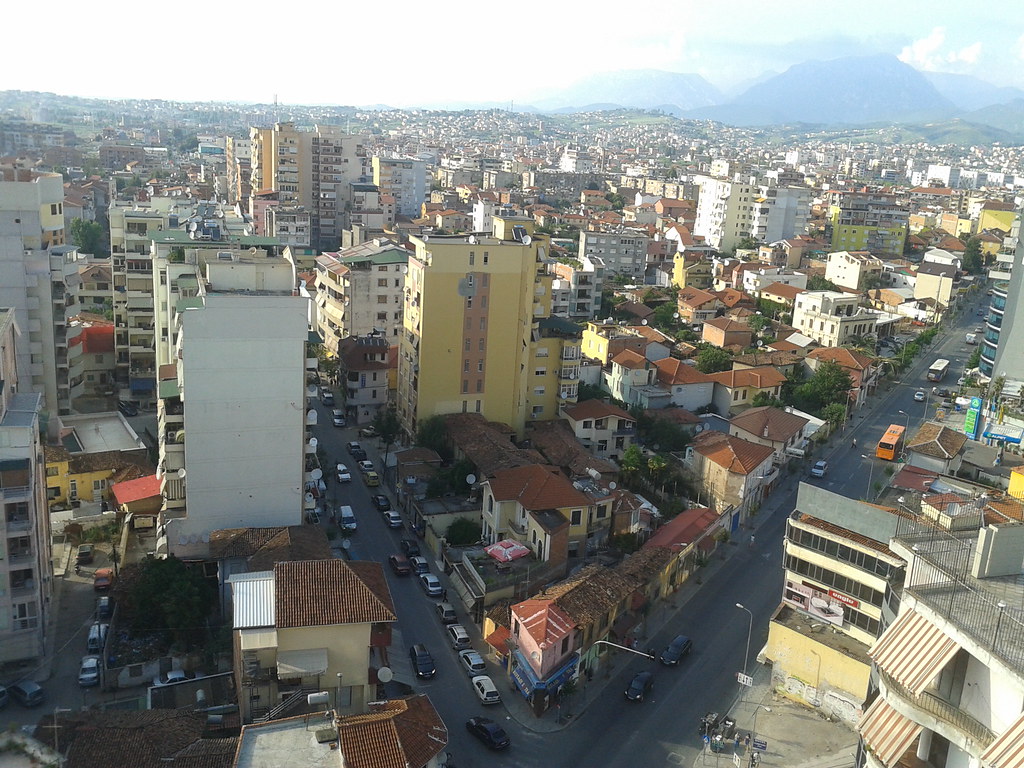 Tronditet Tirana, shpërthim i fortë me tritol te “Siri Kodra”, dëmtohet biznesi i një 60-vjeçari 14726539336 3830d59c71 b