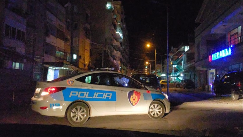 Atentat në Kuçovë, i plagosuri gjendet i shtrirë në rrugë 1660416046 policianaten
