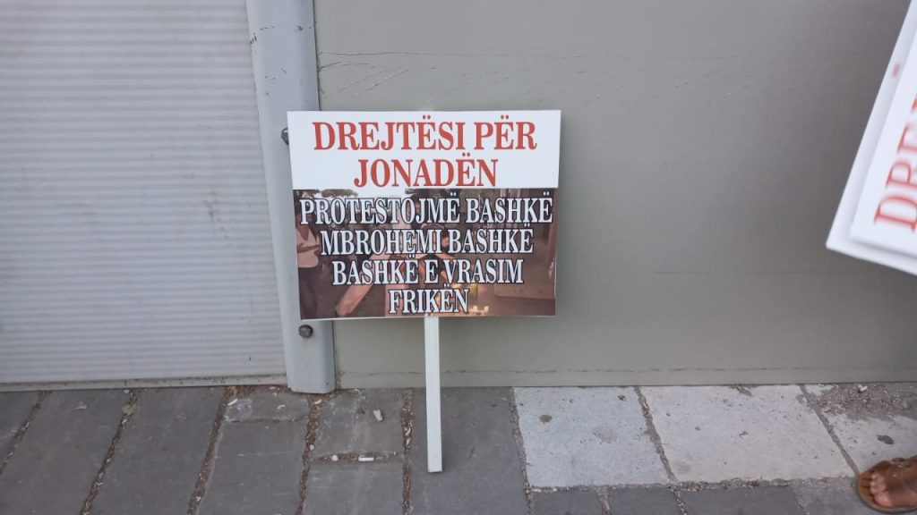 Qytetarët në protestë: Duam drejtësi për Jonadën, ministrat të japin dorëheqjen 298690122 1466088197244340 7396357193519867485 n