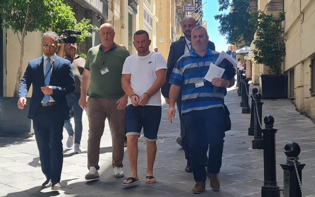 Dogji 70-vjeçaren dhe nipin/ Mediat greke: Brakaj e dinte që ish-pronarja tërhoqi 780 mijë euro nga banka 4B760255 5526 4C37 8B35 29A260C7745C