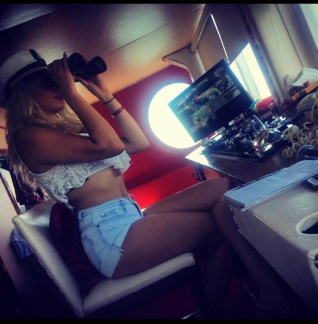 Fotot "hot" të nënkomisares së Elbasanit 3 640 0 03 1660898050 1