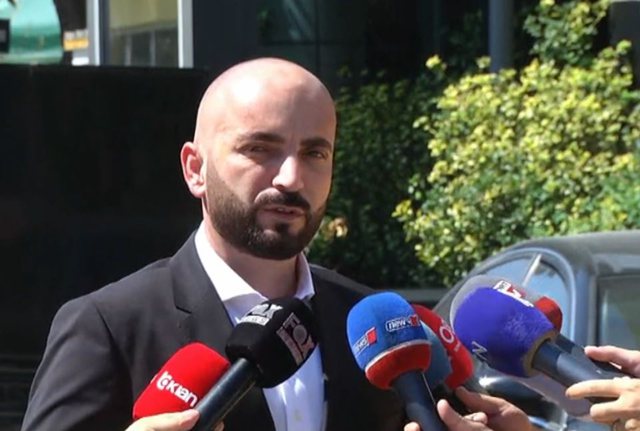 “Erdha si prind”, Gladis Nano vizitë ngushëllimi në familjen Avdia 640 0 1659602677x33jpg 614