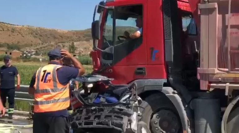 Aksident fatal në rrugën Rrogozhinë- Elbasan, dy persona humbin jetën 977 770x430 1