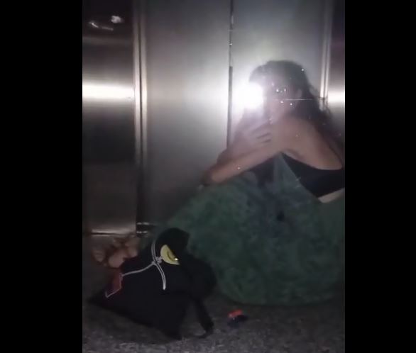 Aktorja shqiptare bllokohet në ashensor, policia s’e ndihmon (VIDEO) Capture 30