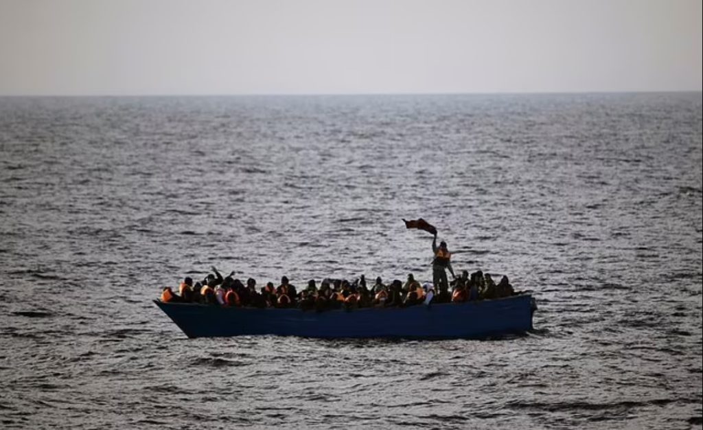 Tragjike, mbytet anija me emigrantë në detin Egje Screenshot 11 7