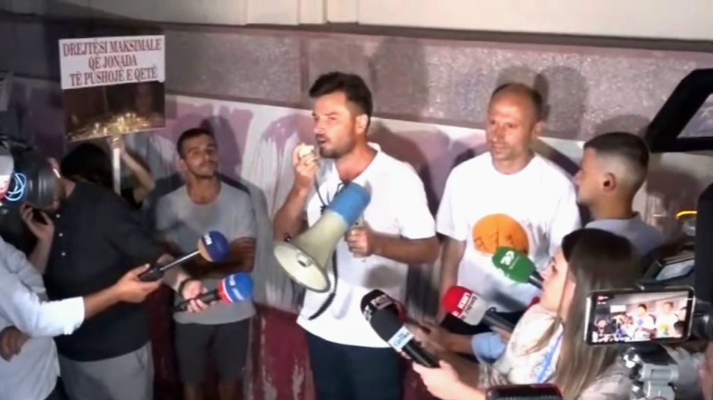 Fjalët prekëse të kushëririt të Jonadës: Mos prisni t’ju vdesë një i afërm… Screenshot 20220808 203111 Chrome