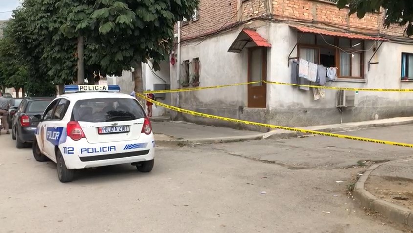 Përleshje mes komshinjve, një i plagosur me thikë Screenshot 4 9