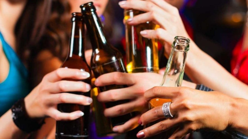 Mosha minimale që lejohet alkooli në vende të ndryshme të botës alkool