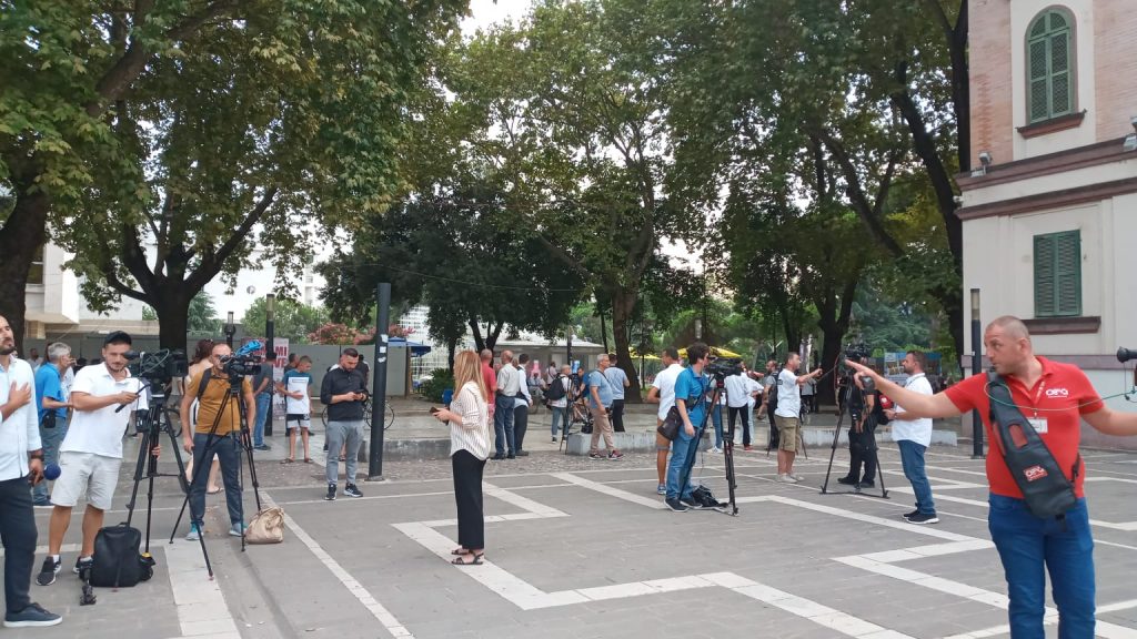 Vdekja e Jonadës/ Mbahet protesta e dytë para Ministrisë së Brendshme (Foto) 2 protesta 1