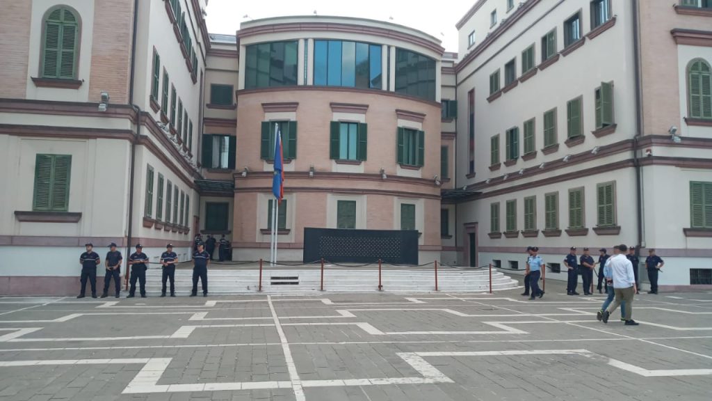 Vdekja e Jonadës/ Mbahet protesta e dytë para Ministrisë së Brendshme (Foto) protesta 2