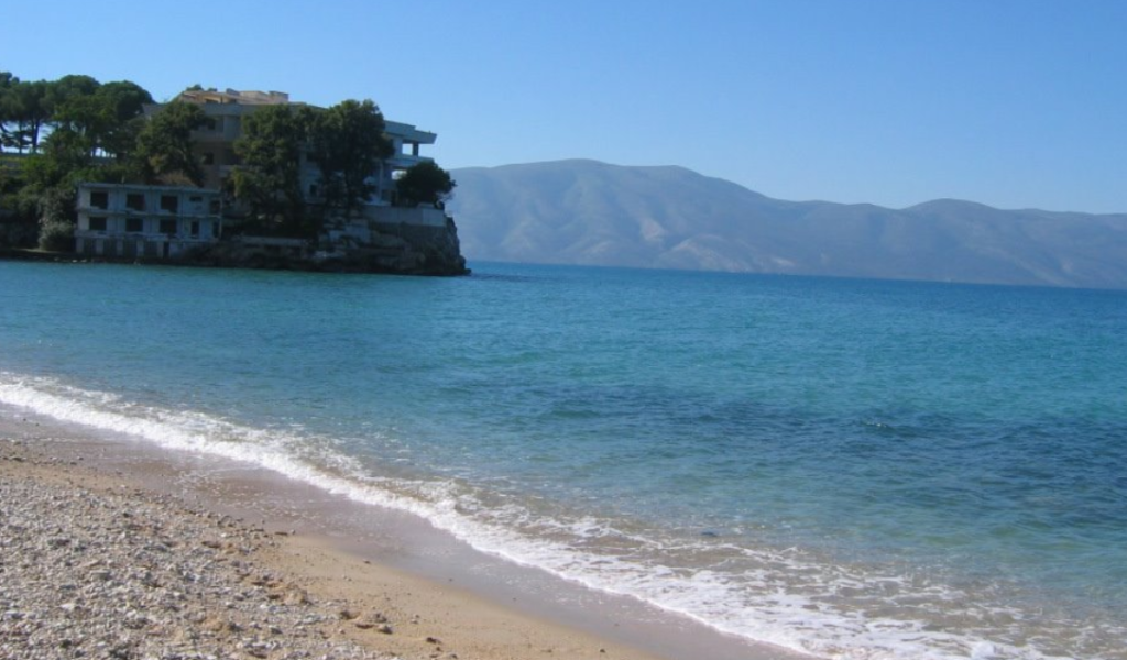 Rrezikoi të mbytej në Vlorë, 60-vjeçarja dërgohet në spital qww