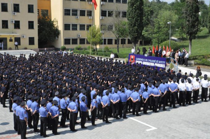 PD publikon SMS-të: Shefi kërcënon policët me largim nga puna nëse… shkolla e policise se shtetit 678x450 1