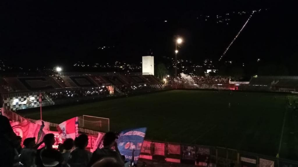 Sfida Como-Brescia, ironia nga tifozët: President paguaj dritat stadio Sinigaglia al buio foto di C. Dirac 1