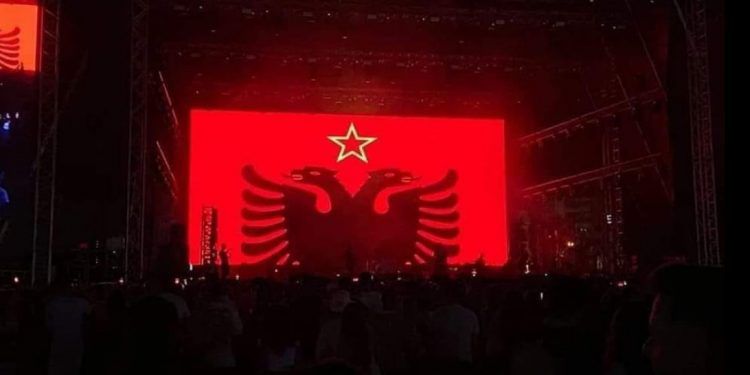 Ylli që trazoi rrjetin dhe opozitën ylli