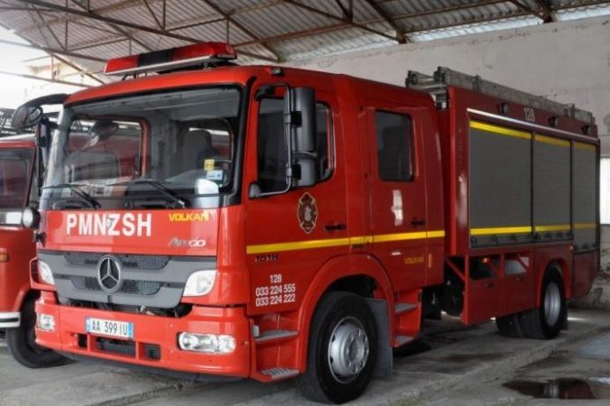 Babai ndez cigaren teksa furnizonte makinën me karburant, digjet bashkë me djalin në Korçë zjarrfikese 676x450 1