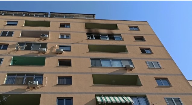 Zjarr në një banesë në Lezhë, dërgohet në spital një grua zjrr
