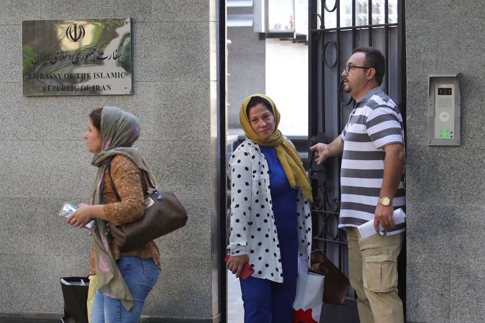 FOTO/ Stafi i ambasadës së Iranit ikën nga Shqipëria, RENEA nis kontrollin e godinës 4 1662633439 14