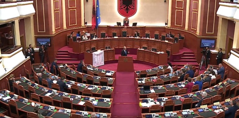 Berisha nuk lëshon Foltoren, Felaj: Uluni, ç’është kjo mani e juaja për të pushtuar 1662644044 berishga