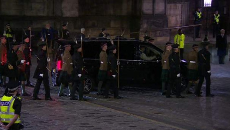 Gjatë natës, zhvillohen prova për mbërritjen e arkivolit të Mbretëreshës Elizabeth II 1662881830 f5aad12a7f984bb89230de8bb918ce0f