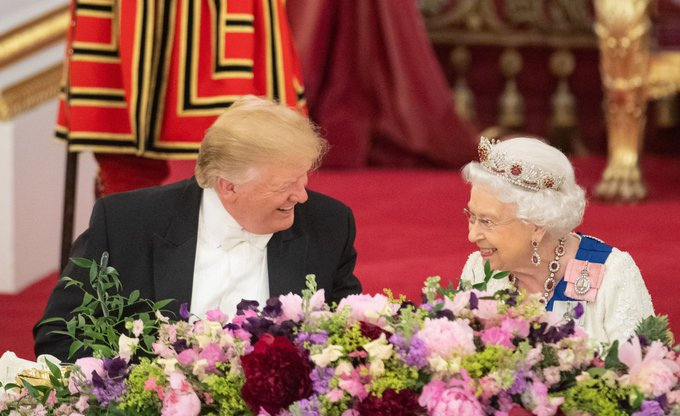 Mesazhet e fshehura që Mbretëresha Elizabeth II përçonte përmes veshjeve 4 2022 9largeimg 1099443467