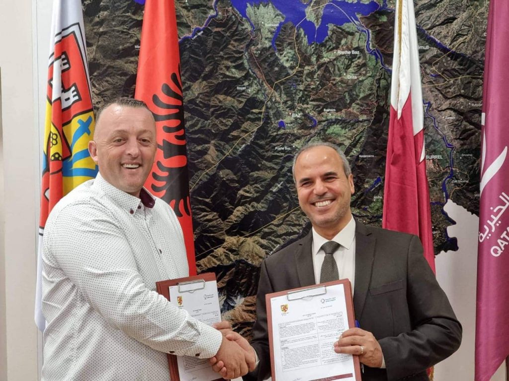 Ujë 24 orë, Bashkia Mat nënshkruan marrëveshje bashkëpunimi me Shoqatën e Katarit, Malaj: Në diskutim dhe për tre projekte të tjera 304946306 516737683784785 2058530989447700861 n