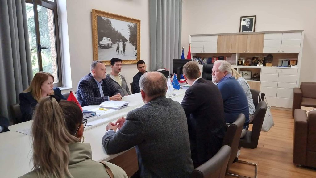 FOTOT / Kryebashkiaku Malaj takon Princin Leka II: Diskutuam mbi rindërtimin e Sarajeve në Burgajet 309595588 540838018041418 1714091007081986626 n