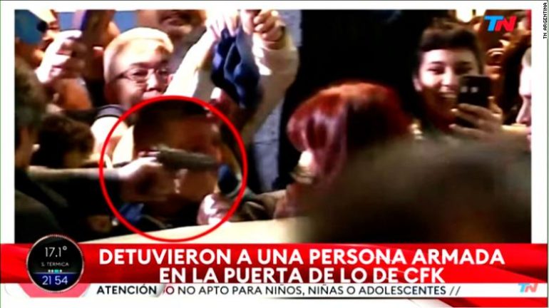 Tentohet vrasja e zv/presidentes së Argjentinës, arrestohet autori (VIDEO) 63119ea13a2b7atentat 770x432 1