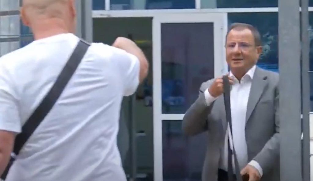 “O ushtar i Berishës, o koka e krimit”, Genc Rulit i ndodh e papritura, qytetari i bën “pritë” para dyerve të SPAK 7FC3B829 06FA 48F0 B3CE FD6BBF646CD5