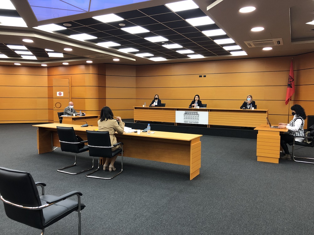 Vettingu në rrezik, hackerat fshijnë e-mailet e punës së anëtarëve të KPK-së Avokatja Antoneta Sevdari para KPK
