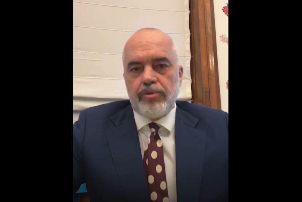 VIDEO/ Rama: Firmoset akti i parë i dorëzimit tek shteti i 4 mijë metrave katrorë, ndërtuar pa leje Capture 160