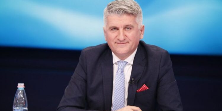 Agron Gjekmarkaj / Unë, deputeti i qytetarëve apo i partisë?! Gjekmarkaj 750x375 1