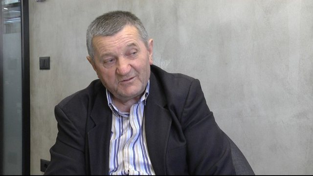 DENONCIMI / Ilir Meta më ka vjedhur 740 hektarë prona në Berat, i shfrytëzon për mermer. Ja pas kujt fshihet Kastriot Guri