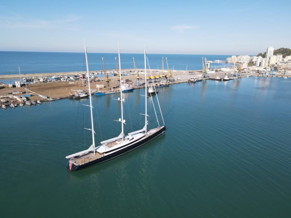 FOTO/ Zbarkon në Durrës, veliera e aluminit më e madhe në botë 2 WhatsApp Image 2022 09 14 at 11.10.34 960x720 1