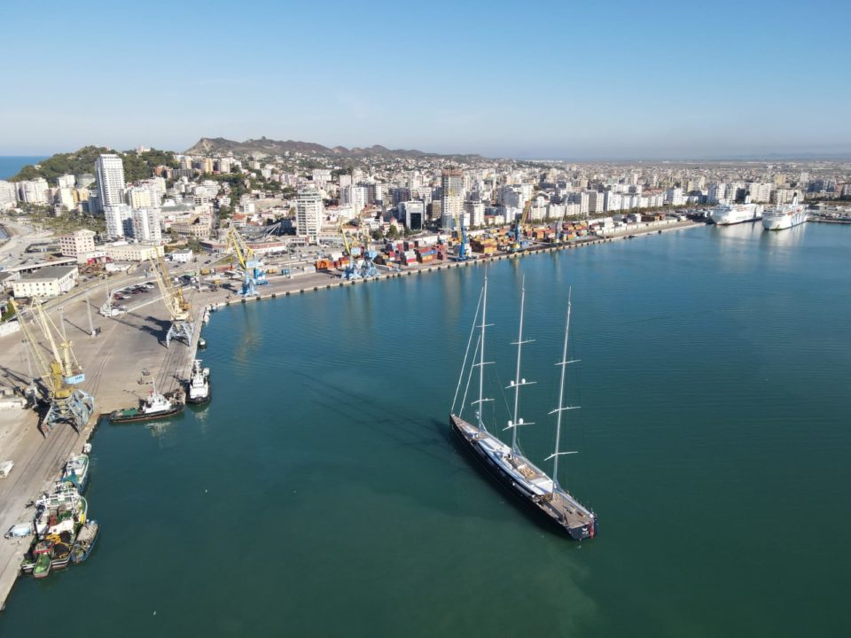 FOTO/ Zbarkon në Durrës, veliera e aluminit më e madhe në botë 4 WhatsApp Image 2022 09 14 at 11.10.39 2 960x720 1