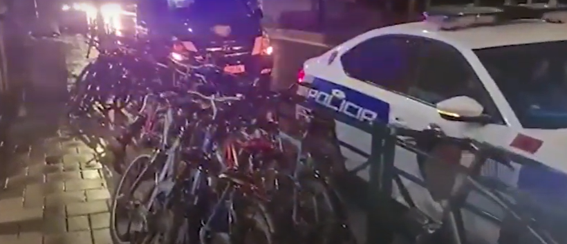 Vodhën 22 biçikleta, bien në prangat e policisë hajdutët në Tiranë bicikletre
