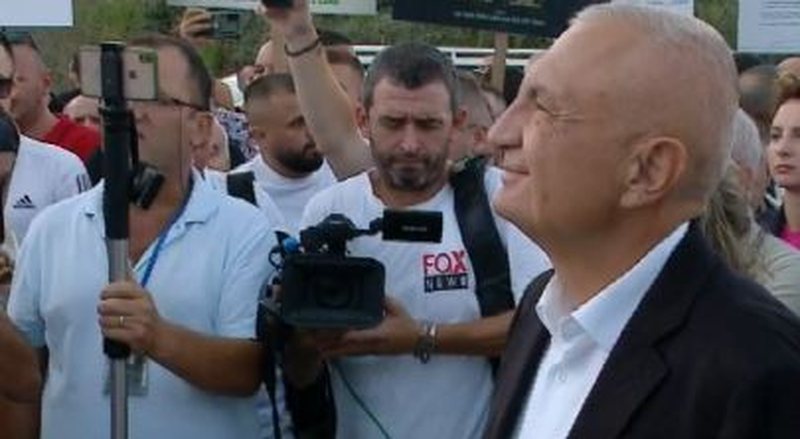 A do t’i bashkohet Berisha protestës tek Inceneratori i Tiranës? Meta: Jeni të gjithë të mirëpritur meta 3
