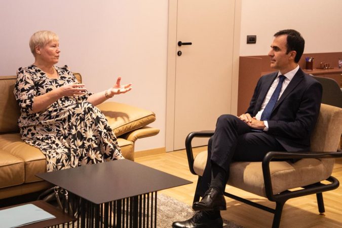 Kryeprokurori Çela takohet me shefen e delegacionit të BE-së, në fokus reforma në drejtësi olsi cela 675x450 1