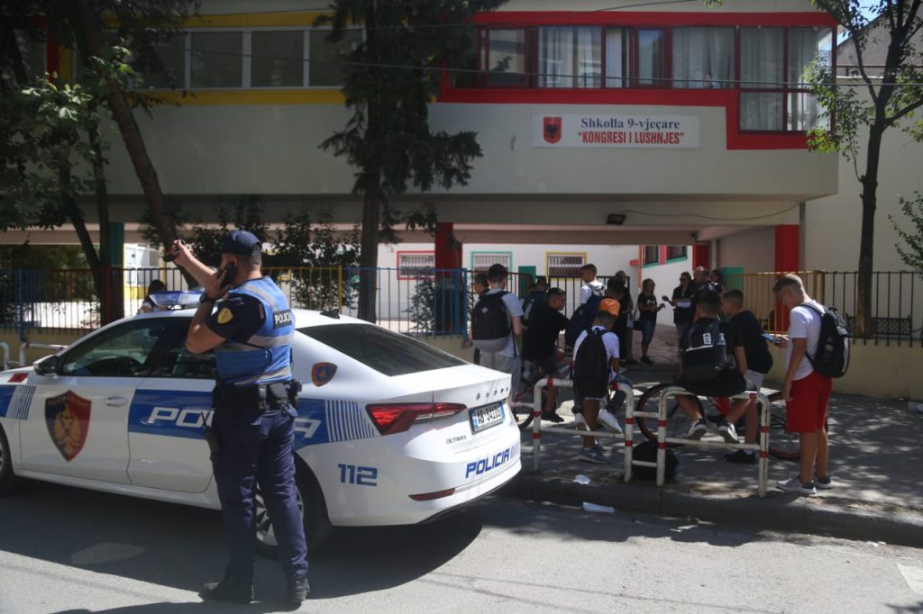 Nuk keni ku të çoni fëmijët pas mësimit? Qeveria vendos orë shtesë në 200 shkolla 9-vjeçare e të mesme shkolla Kongresi i Lushnjes 1