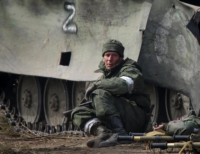 Si Putin po humb elitën e ushtrisë në Ukrainë tanke rusi