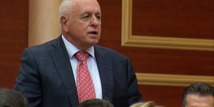 Debate në Kuvend/ Deputeti i PD: Erdha me mendimin se do korrigjohen gabimet! Kryetarja e Kuvendit i ndërpret fjalën tritan shehu