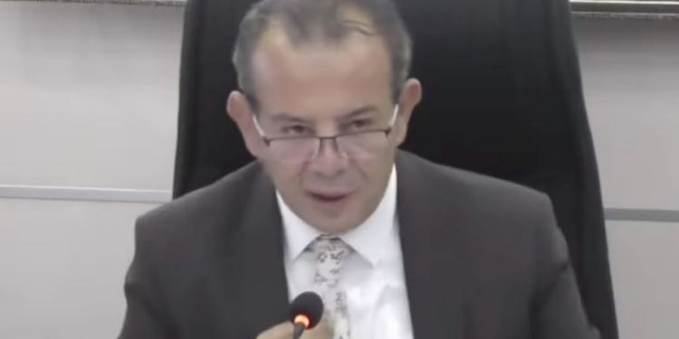 Befason kryebashkiaku turk: Do të bëhem kamikaz dhe do të hedh veten në erë mes ushtarëve grekë turk 750x375 1
