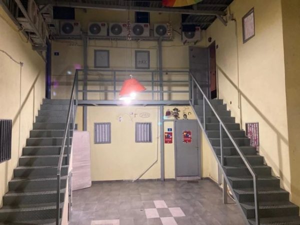 Dëshmi tronditëse/ Si i detyronte shqiptari dhe partnerja e tij vajzat të flinin me 100 klientë në ditë 0426f81b 9cbd 47da b31c c987117adc39 600x450 1