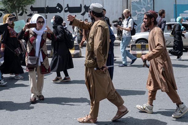 Dashuria e pamundur: Burrin e vrasin talebanët, gruan e dënojnë me vdekje 1 0 AFGHANISTAN WOMEN RIGHTS PROTEST